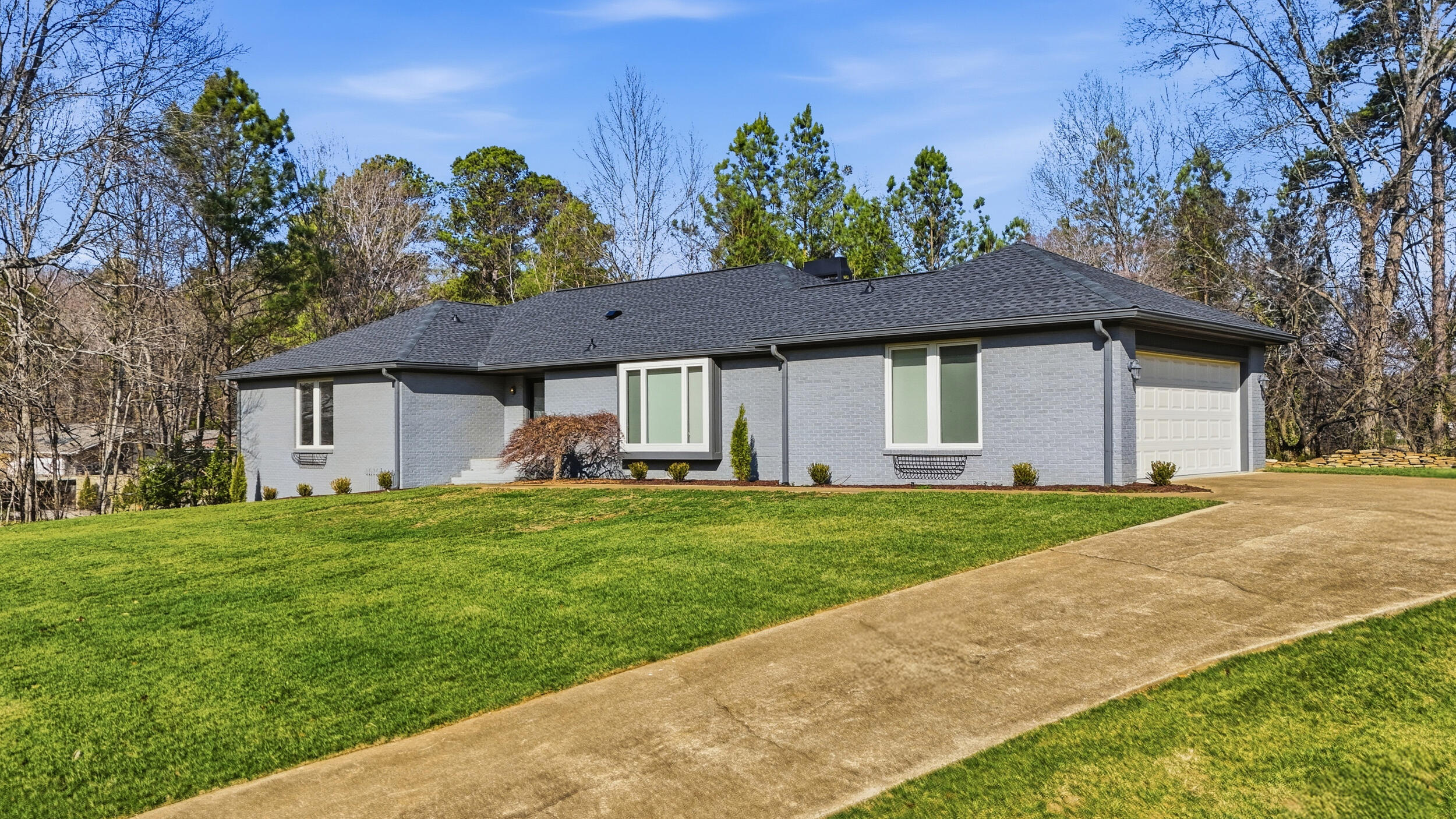 755 Golf View Drive NW