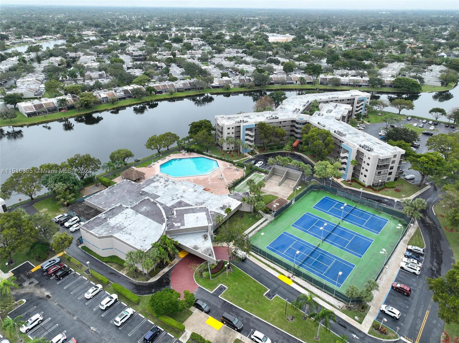 1001 Colony Point Cir Unit: 114