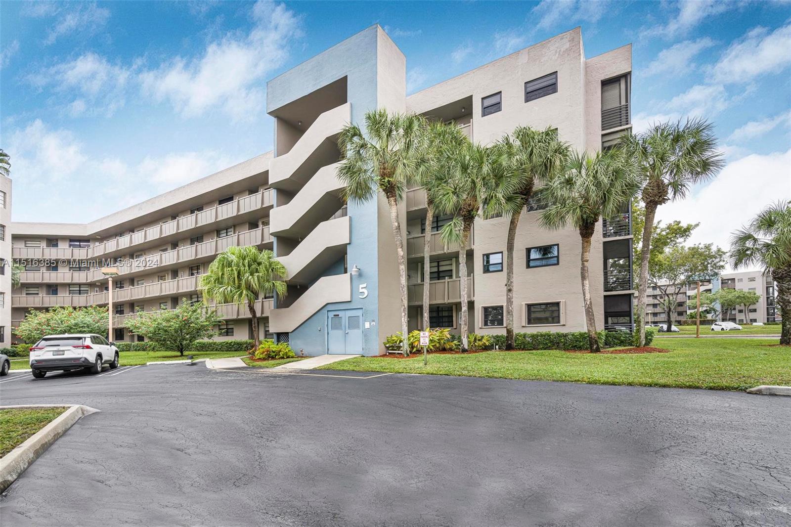 1001 Colony Point Cir Unit: 114