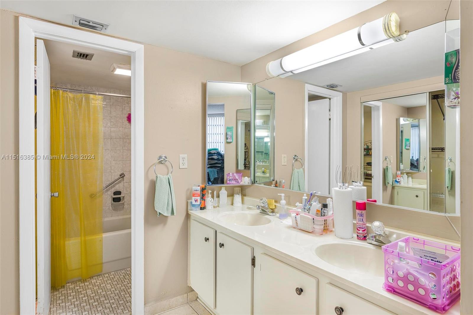 1001 Colony Point Cir Unit: 114