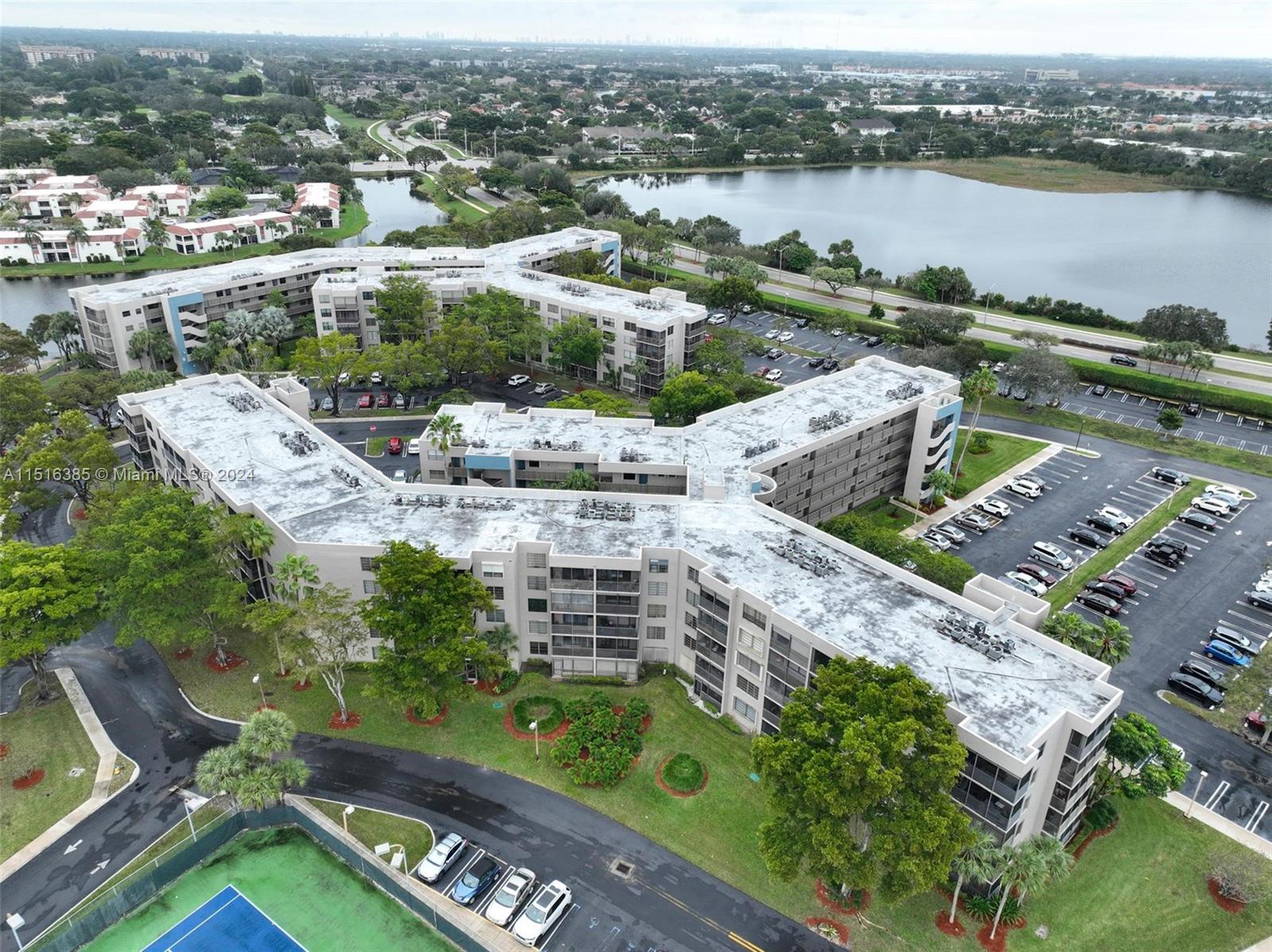 1001 Colony Point Cir Unit: 114