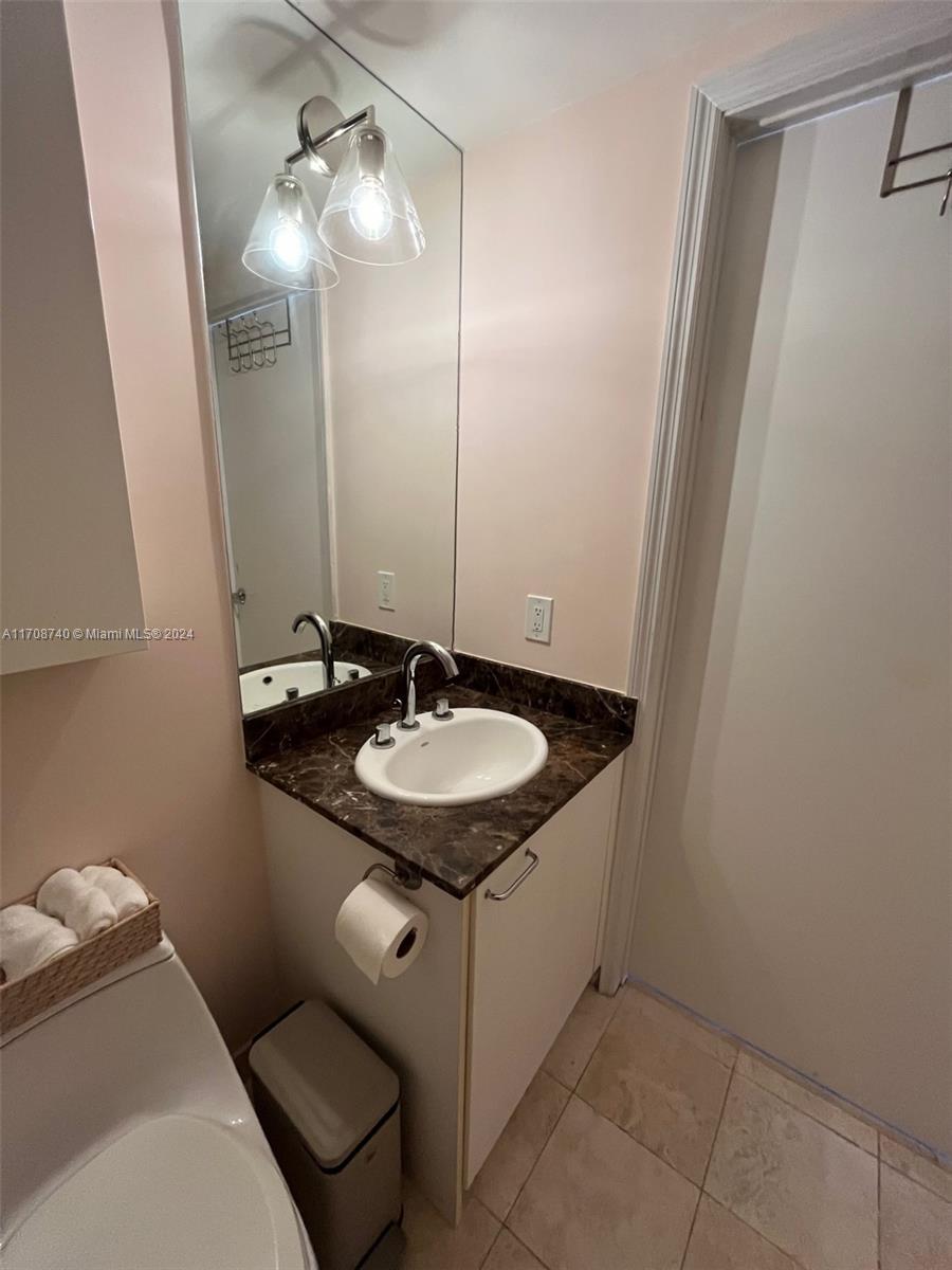 17555 Collins Ave # 1208