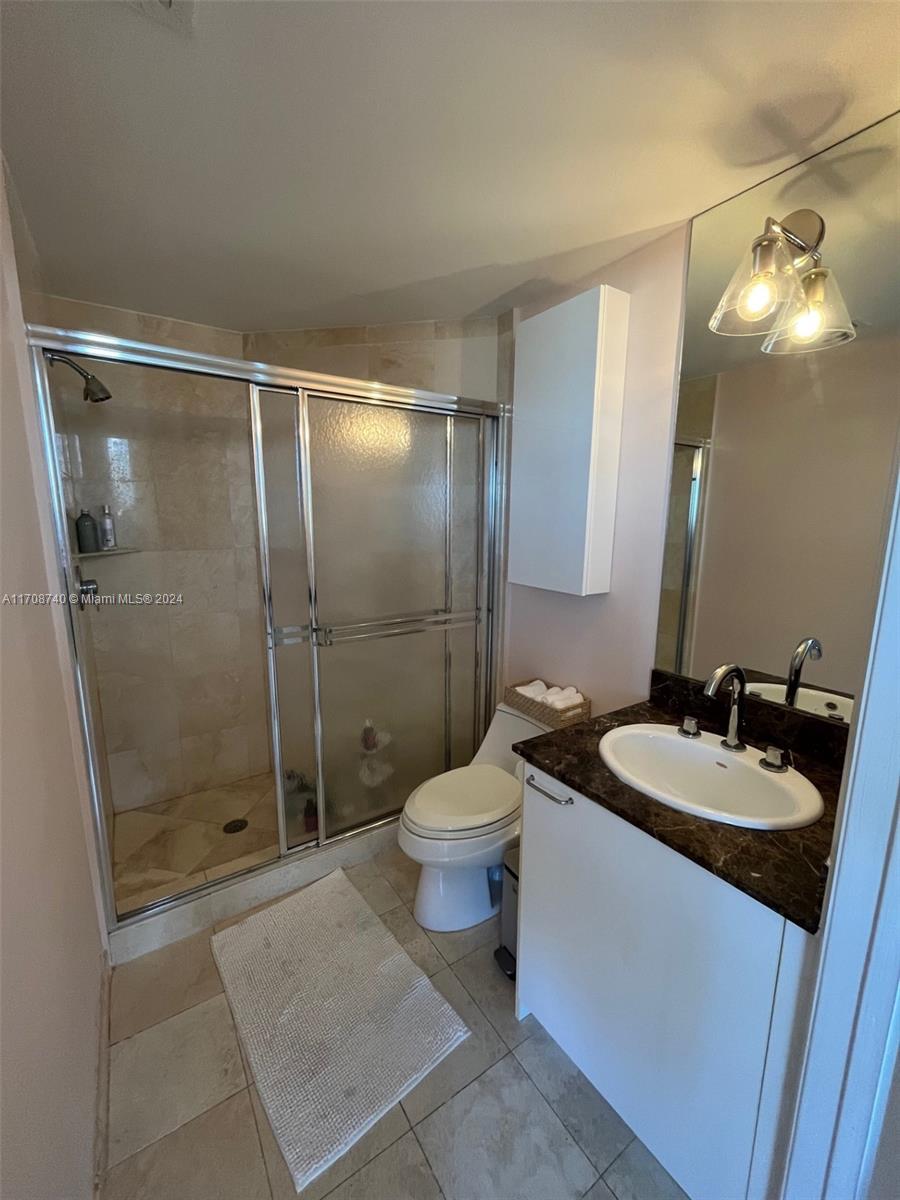 17555 Collins Ave # 1208