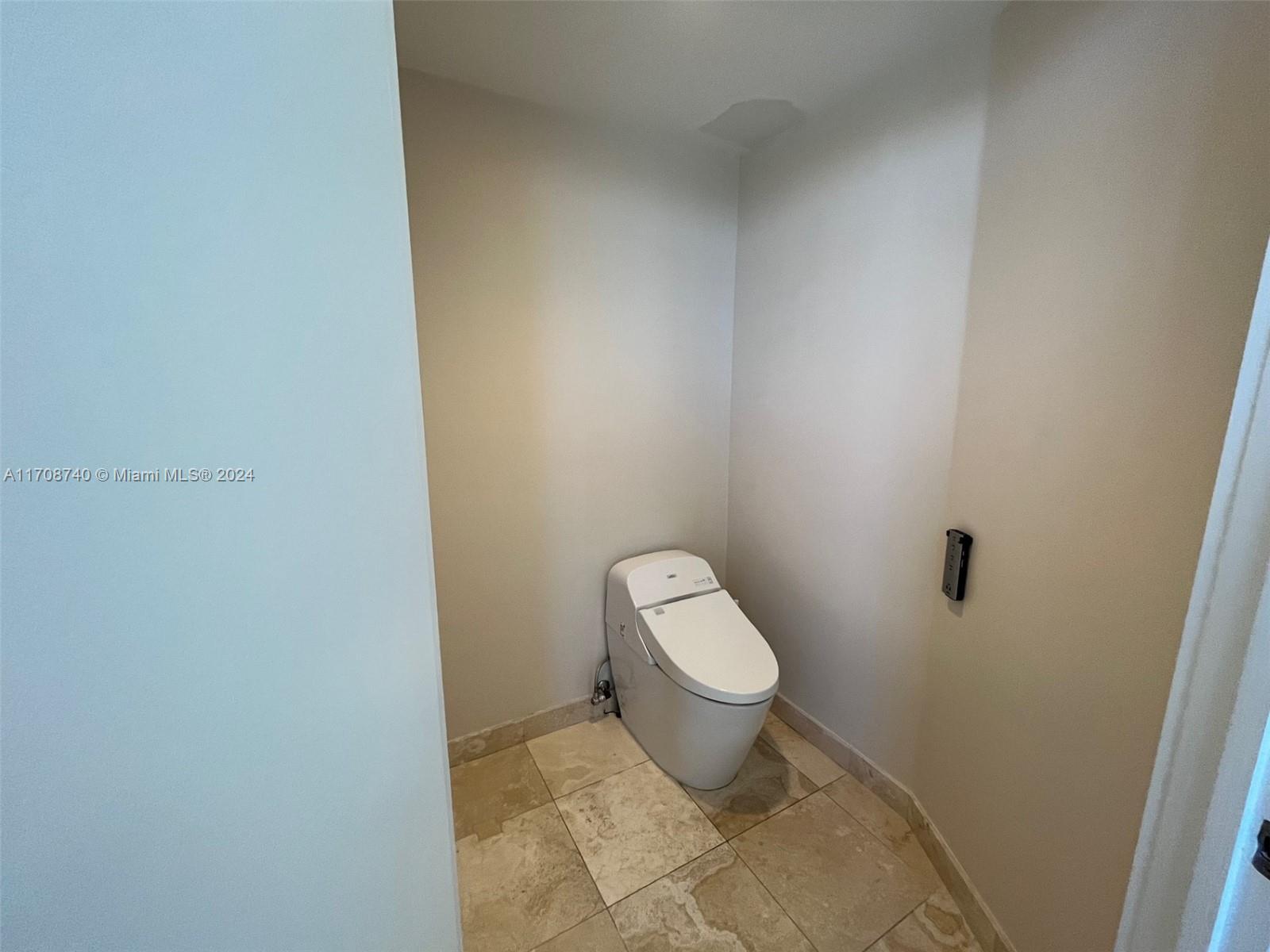 17555 Collins Ave # 1208
