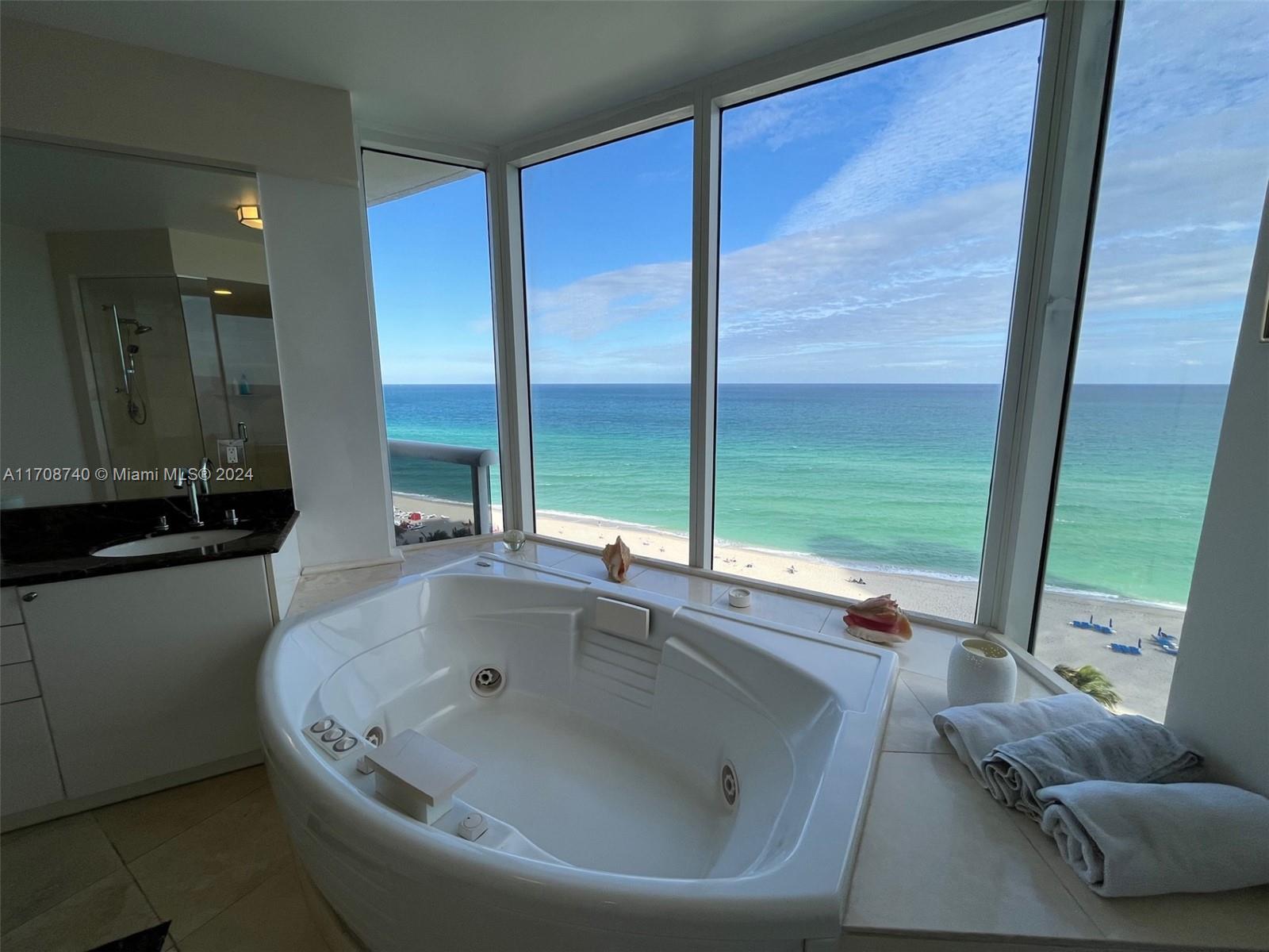 17555 Collins Ave # 1208