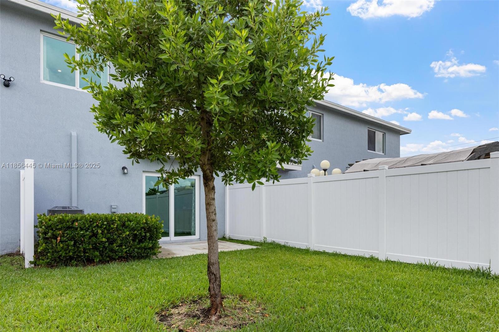 432 NW 10th Ct