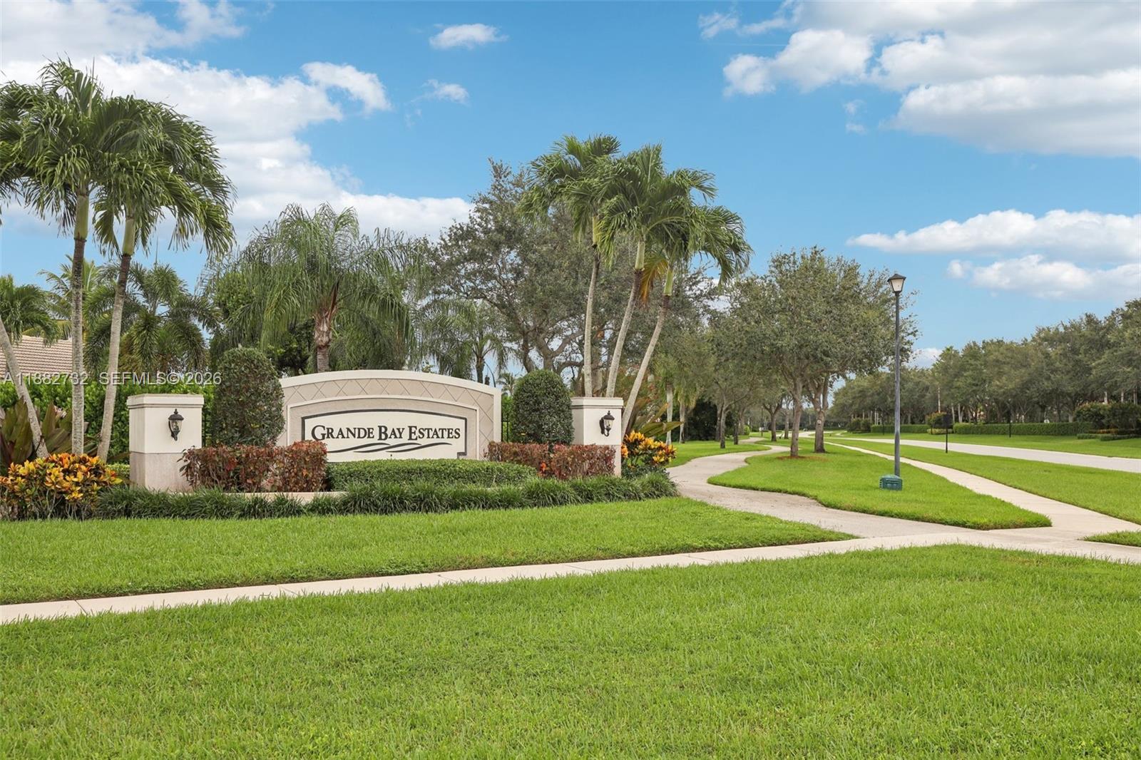 11759 Paradise Cove Ln