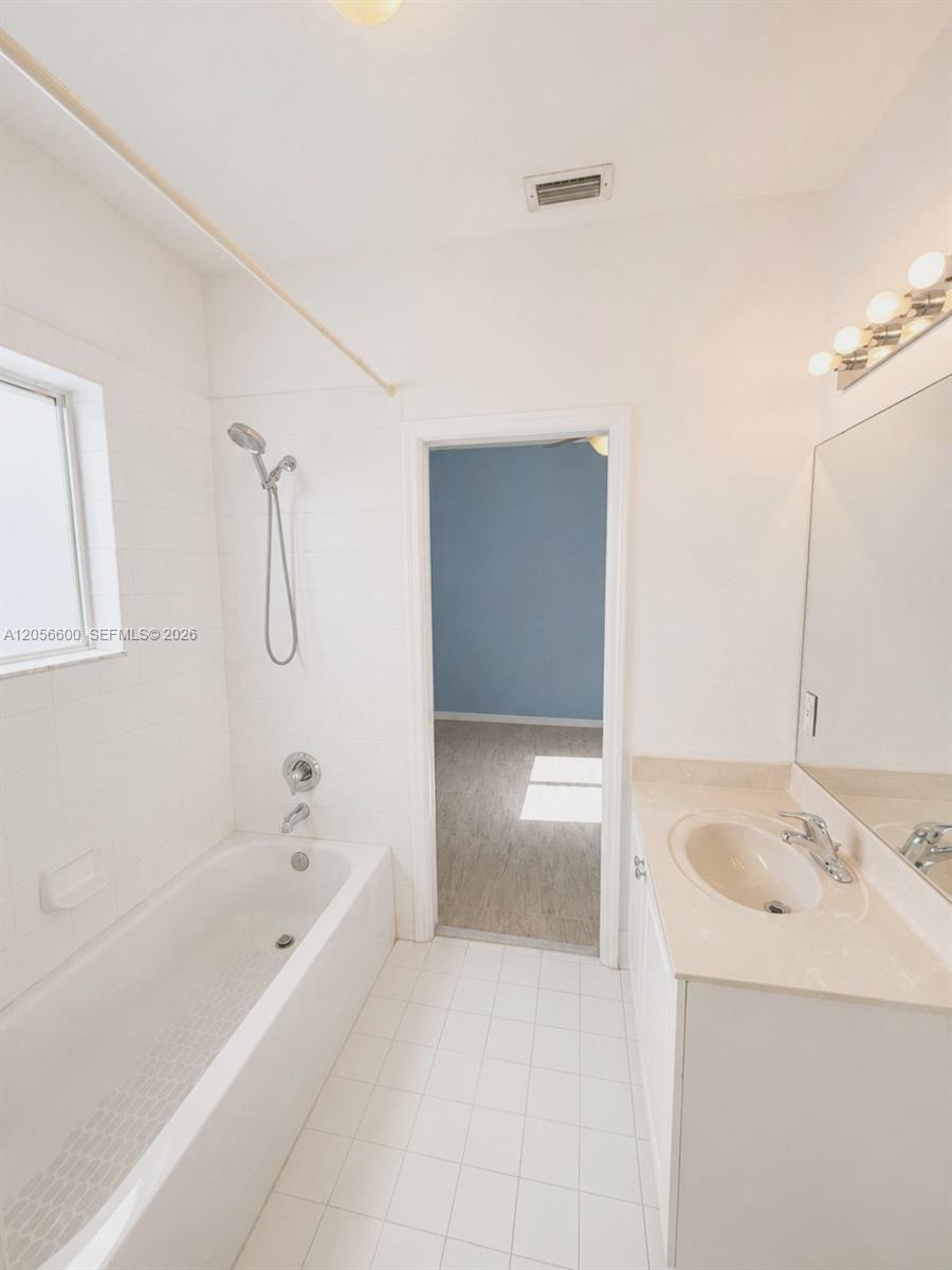 1690 SE 24th Ct
