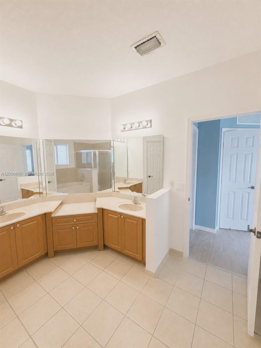 1690 SE 24th Ct
