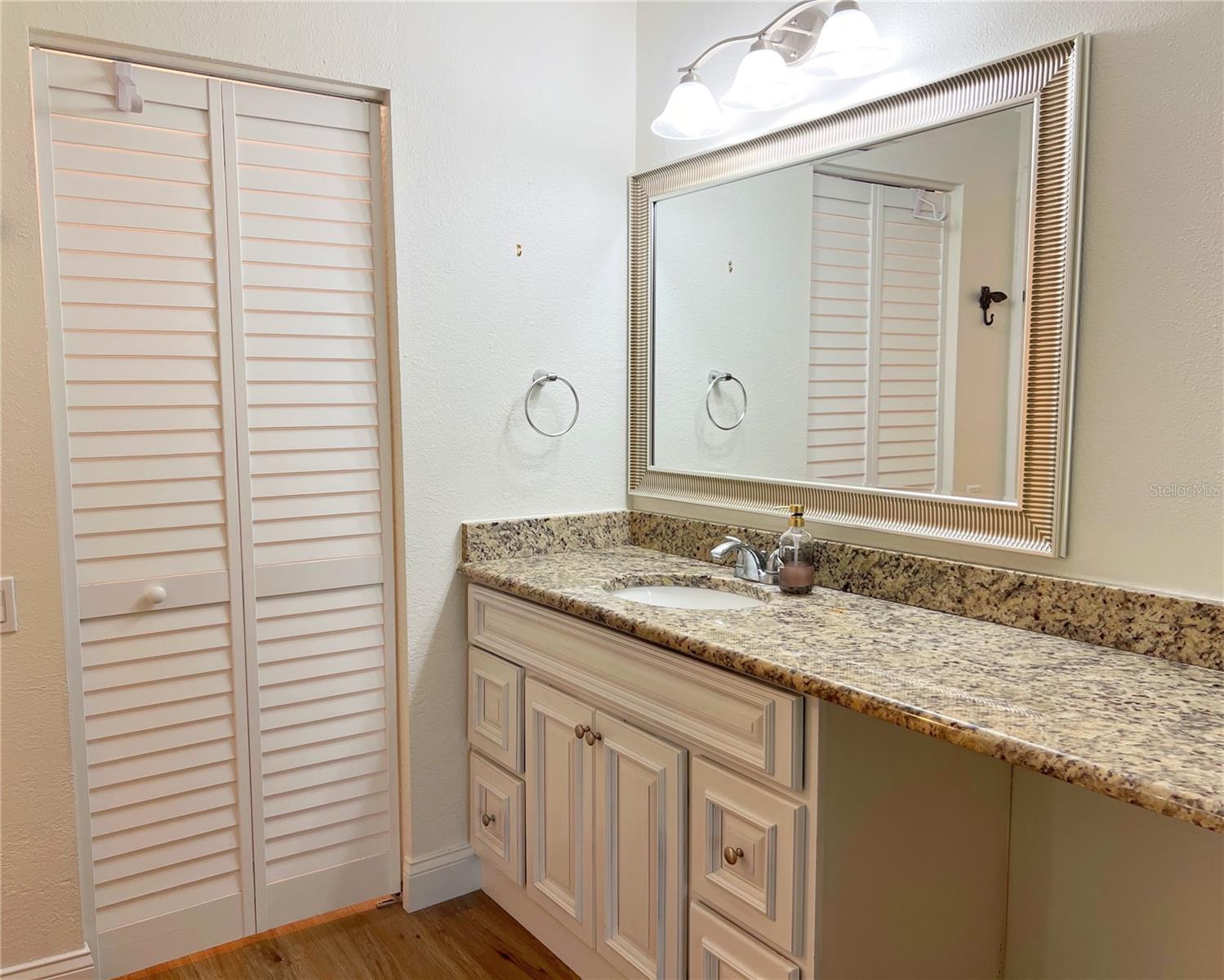 1813 LAKE CYPRESS DR #902