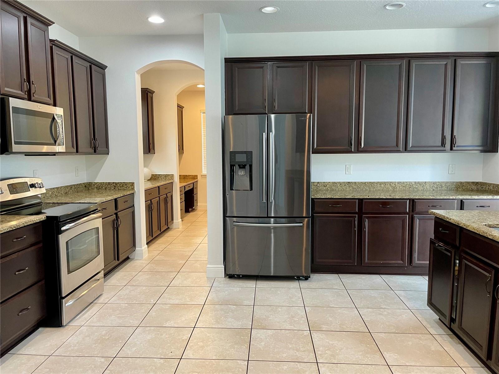 7952 HAMPTON LAKE DR