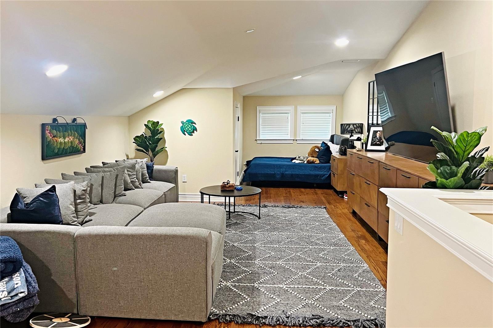 609 S DAKOTA AVE