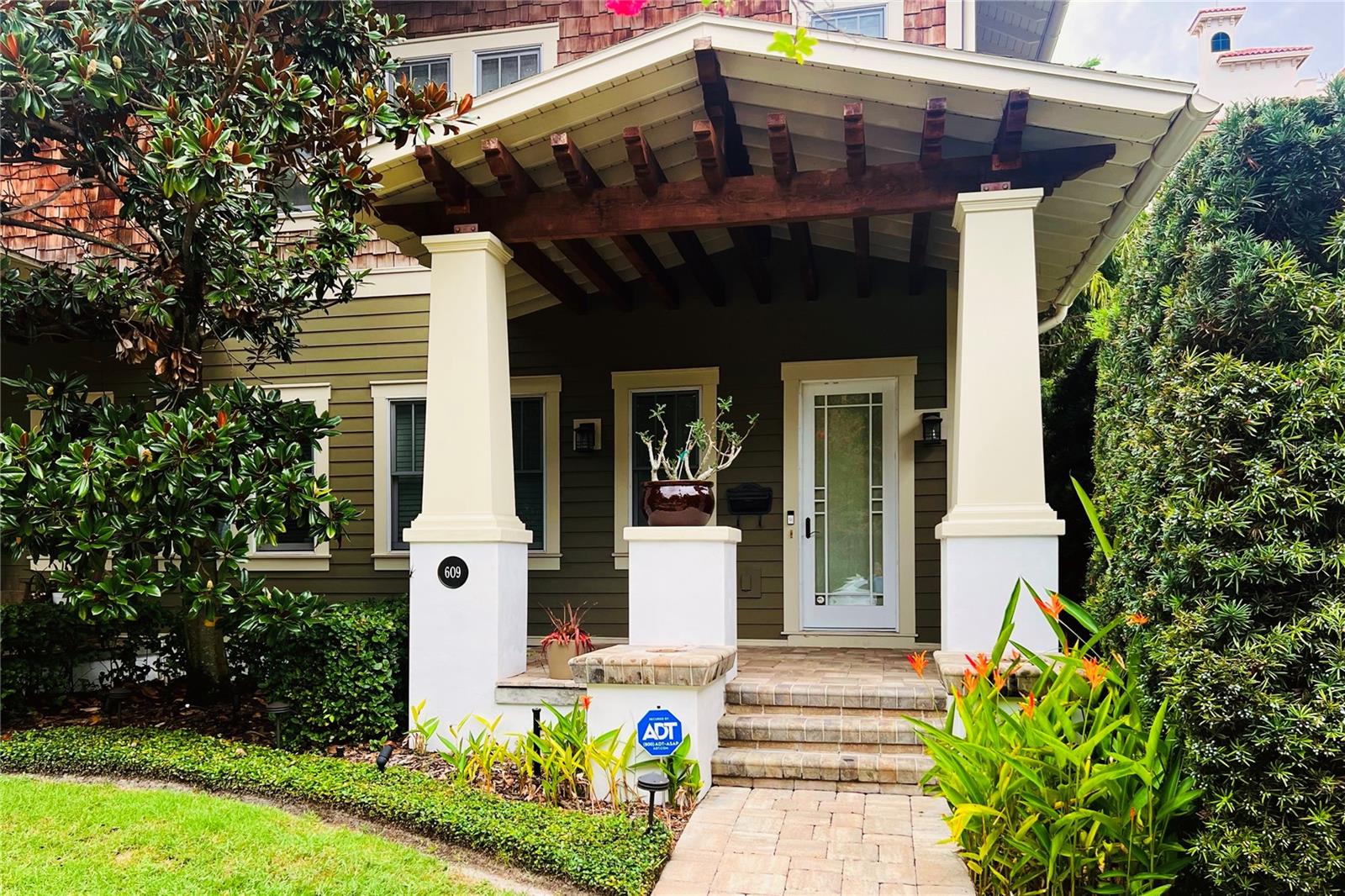 609 S DAKOTA AVE
