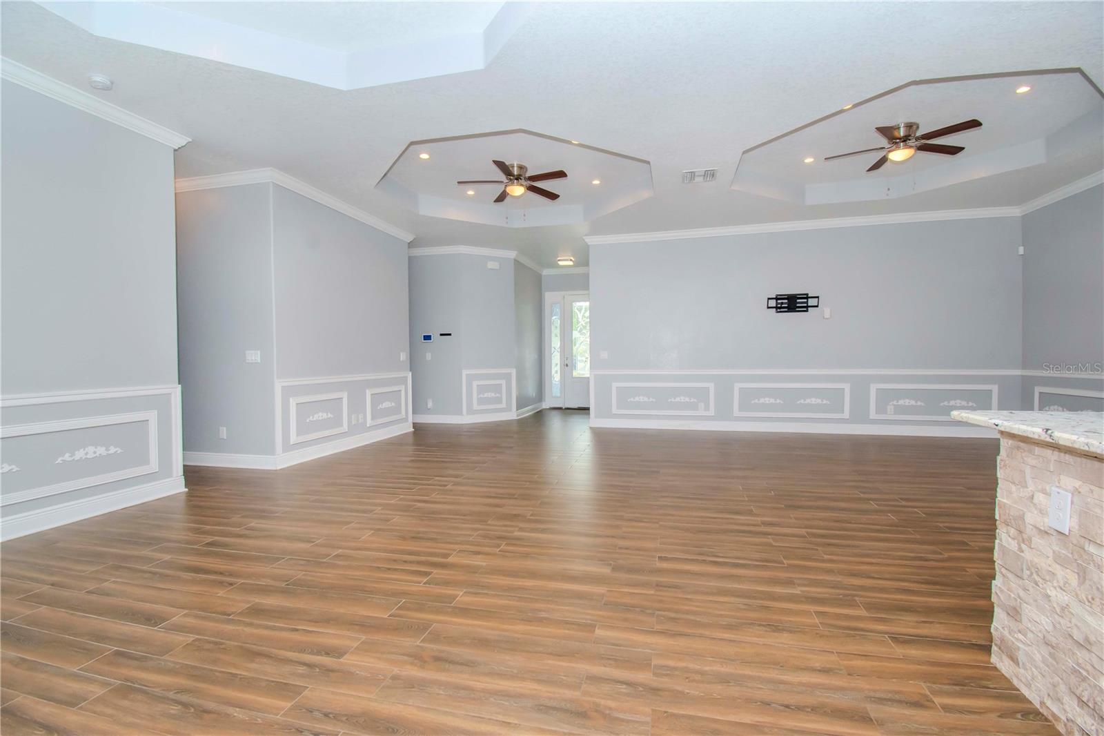 803 W SLIGH AVE