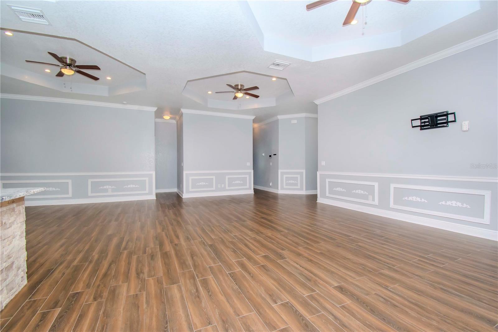 803 W SLIGH AVE