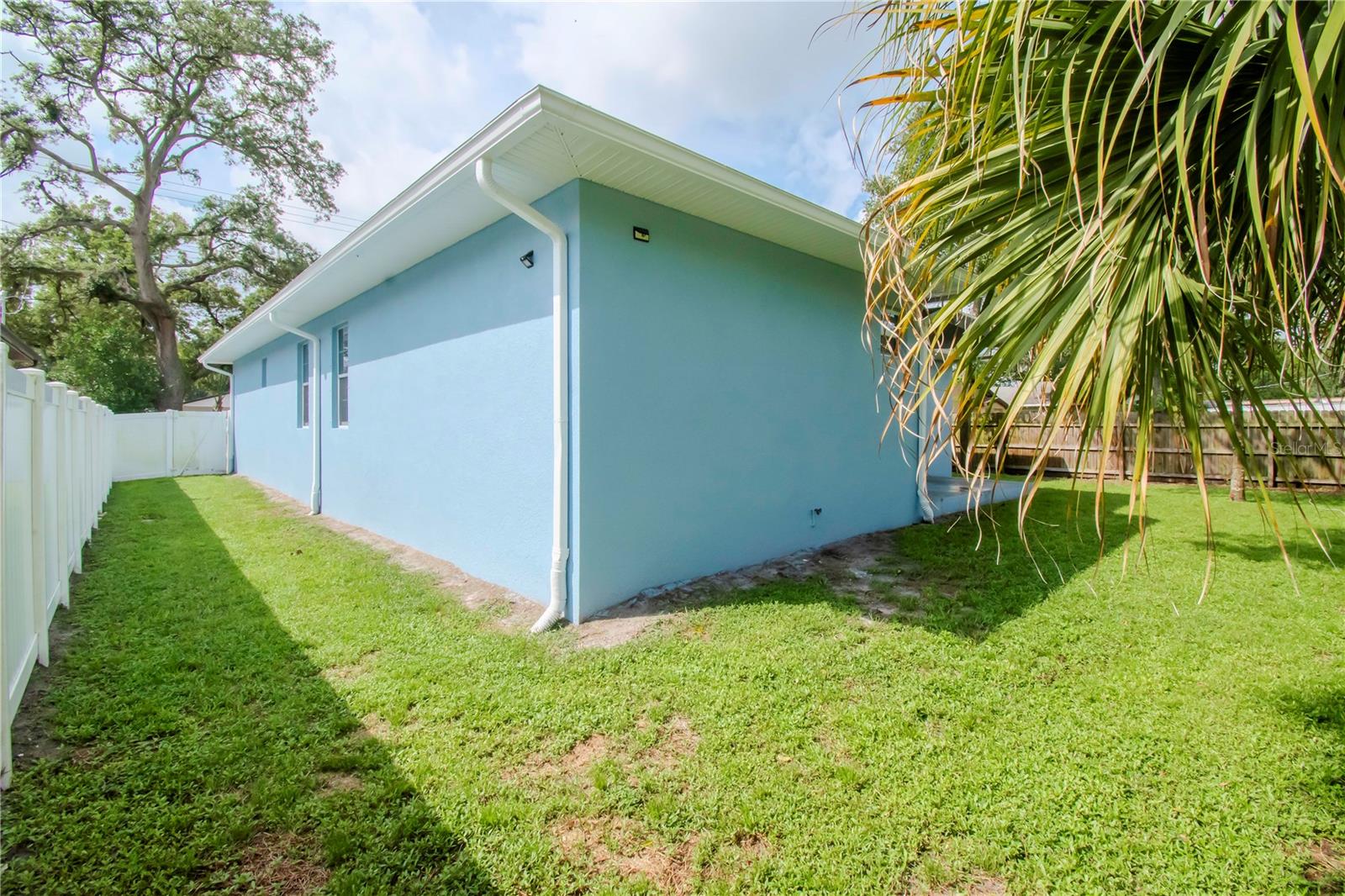 803 W SLIGH AVE