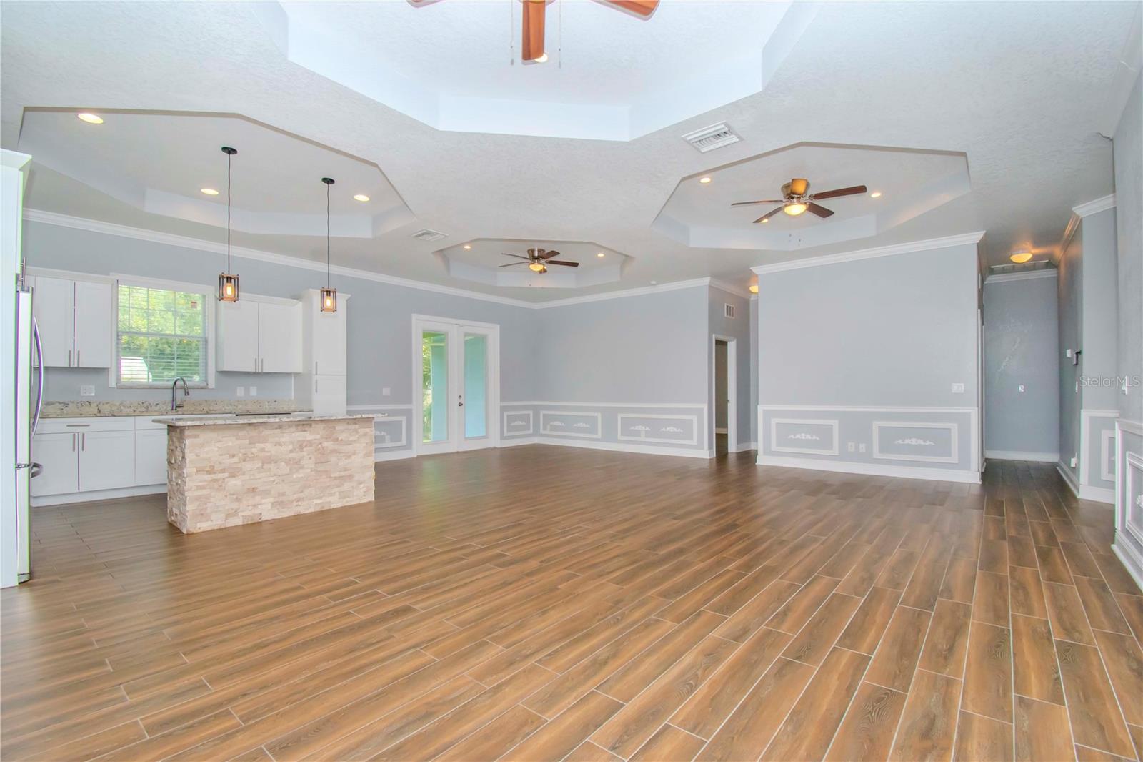 803 W SLIGH AVE