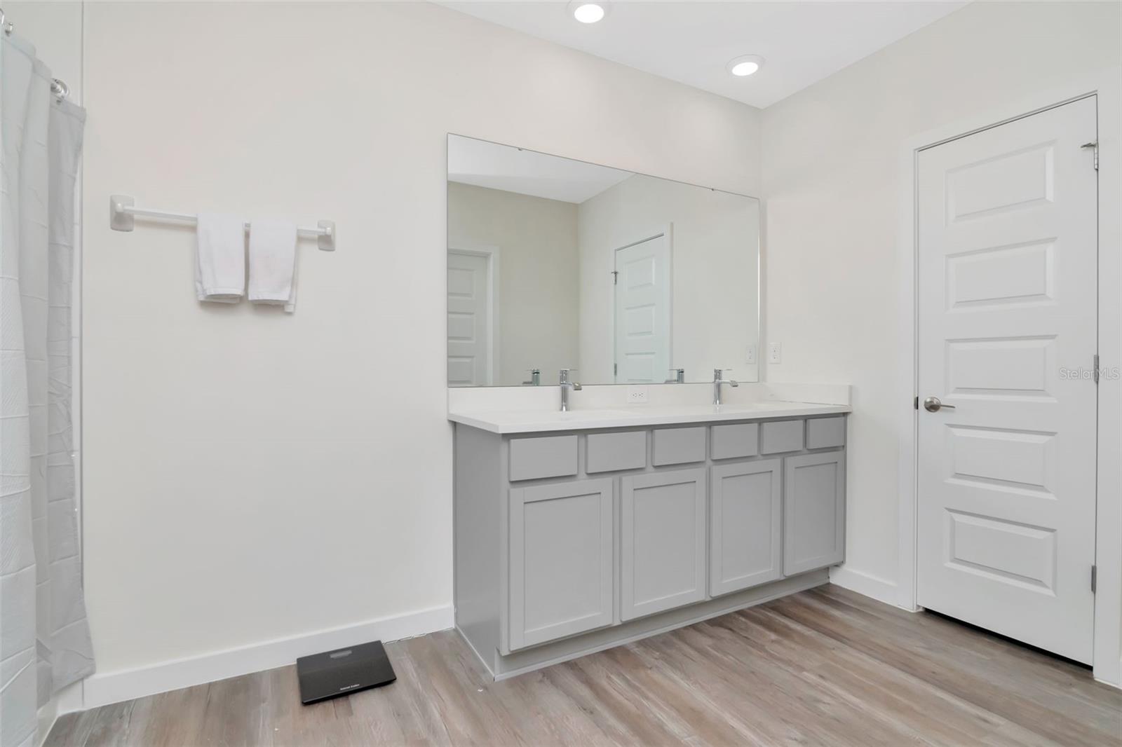 9744 CRESCENT RAY DR