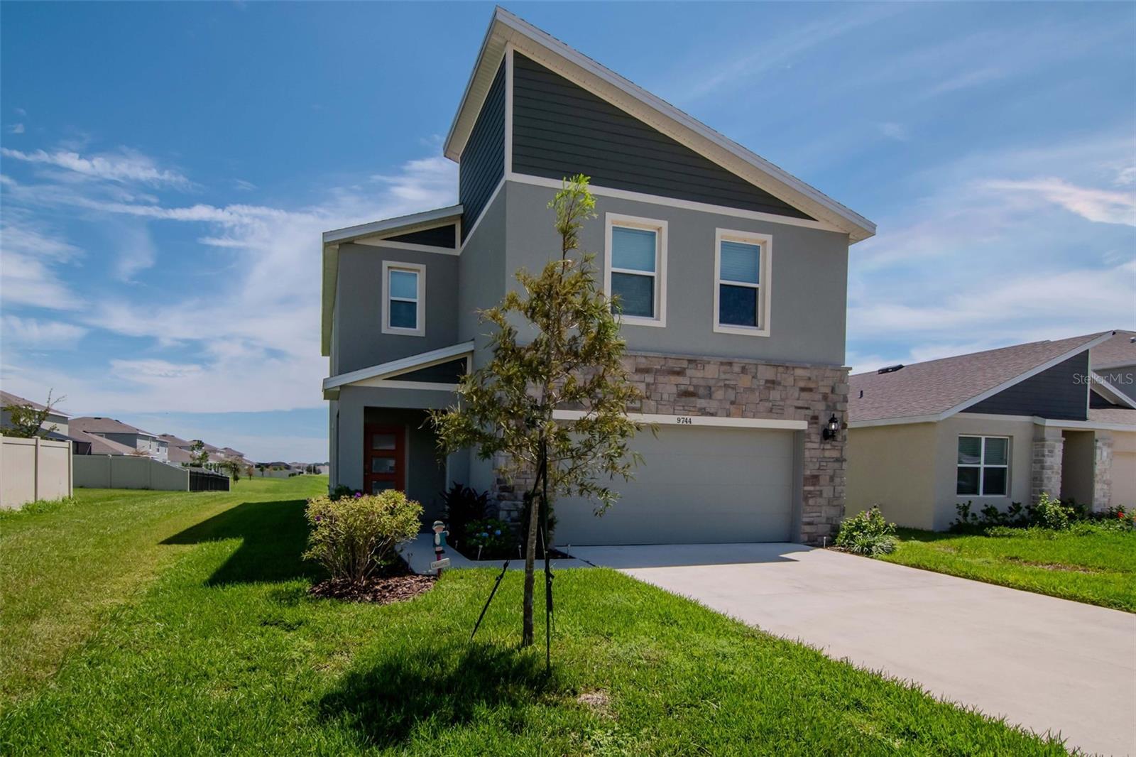 9744 CRESCENT RAY DR