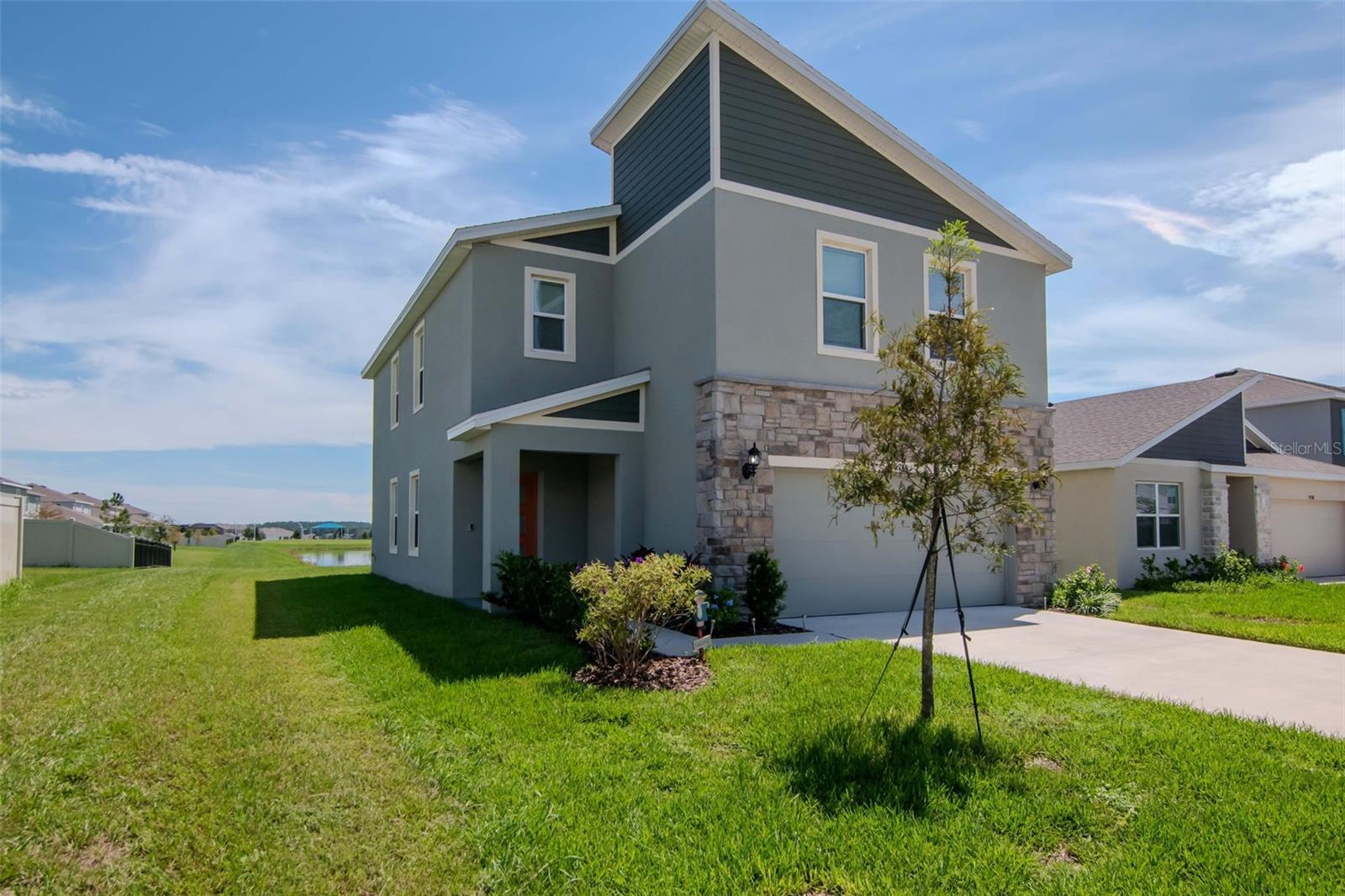 9744 CRESCENT RAY DR