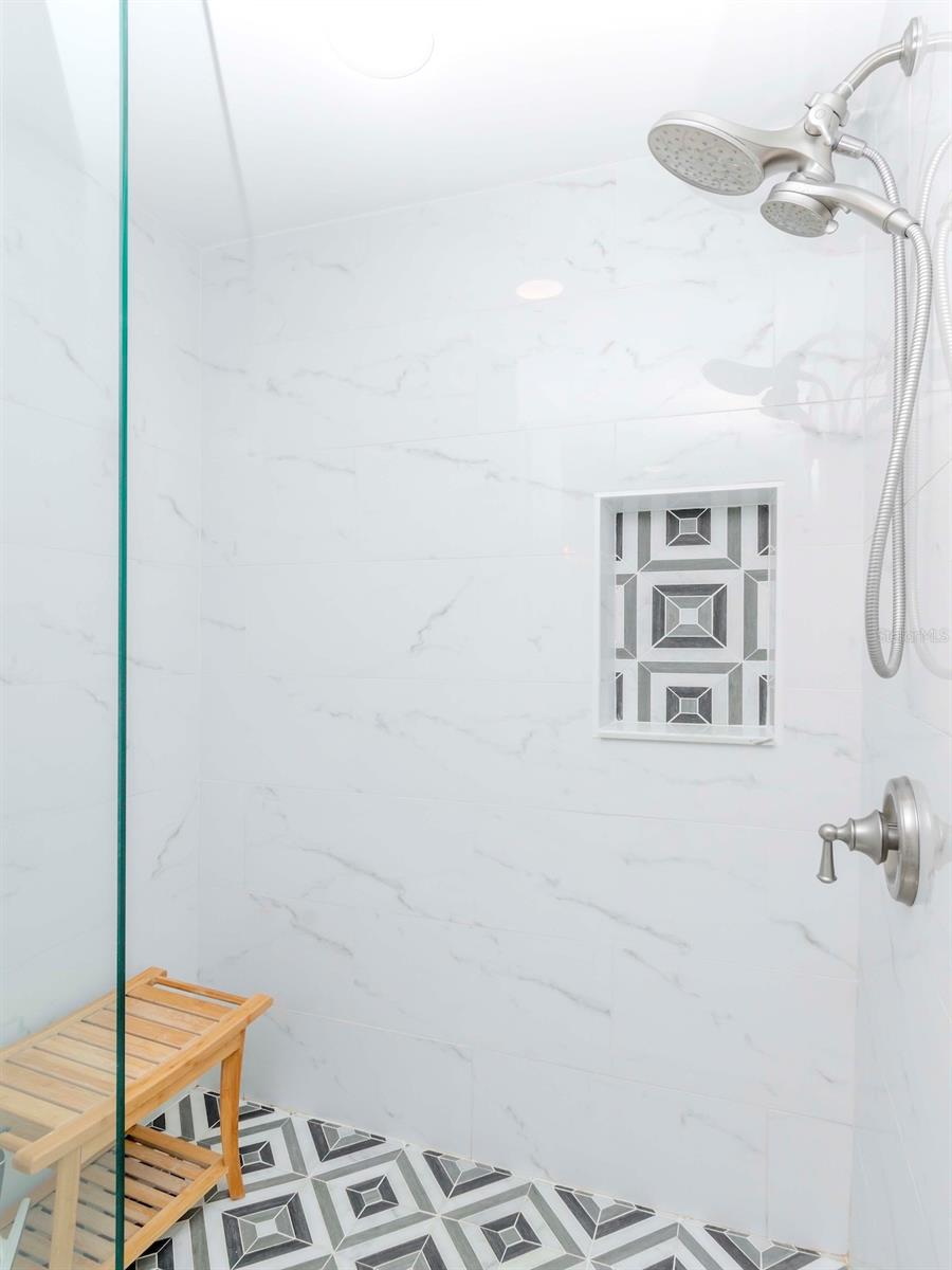 6100 BAHIA DEL MAR CIR #102