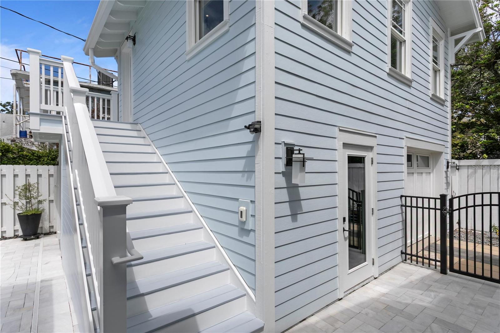 823 S EDISON AVE
