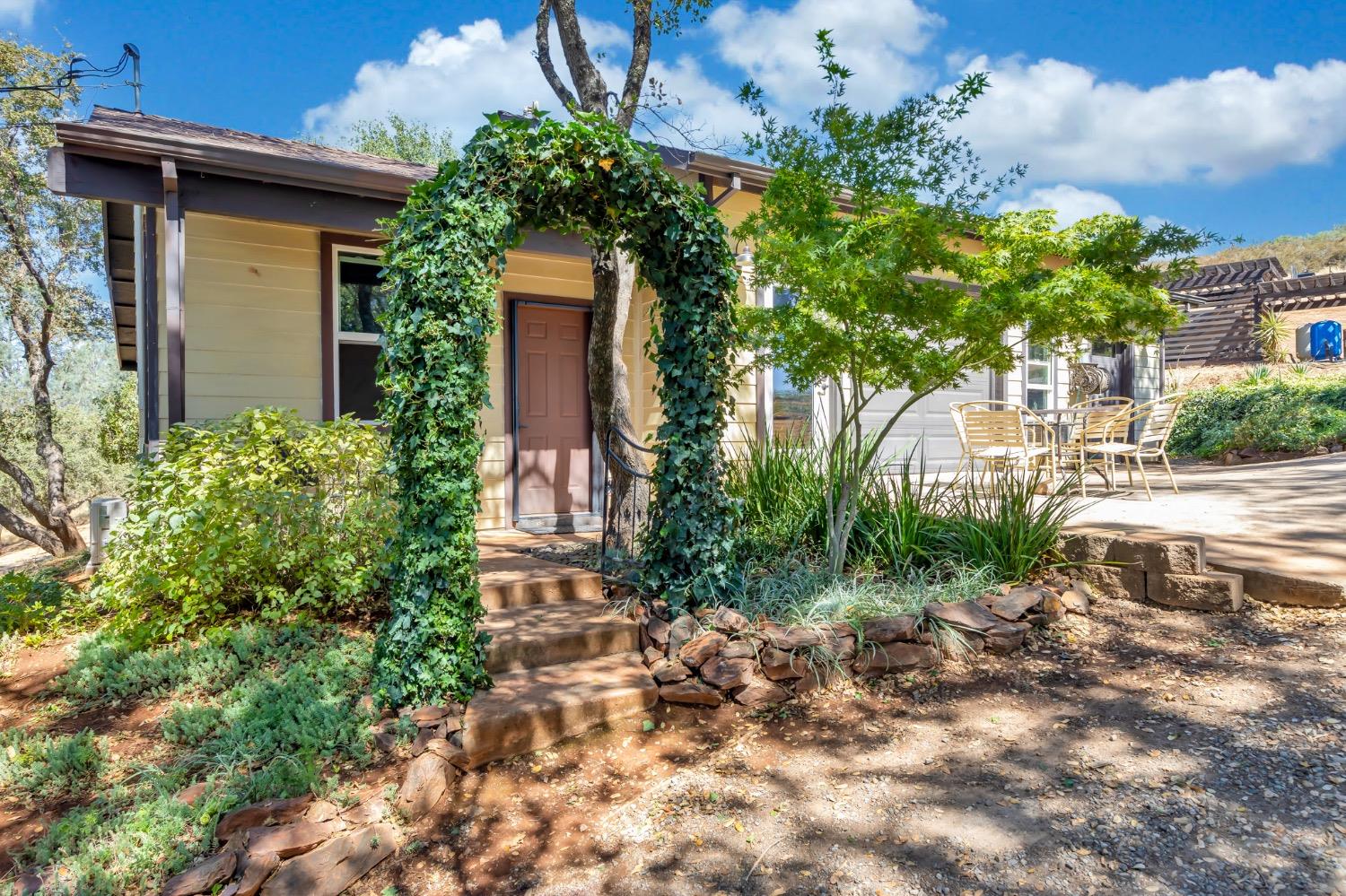 1410 Hound Hollow Road