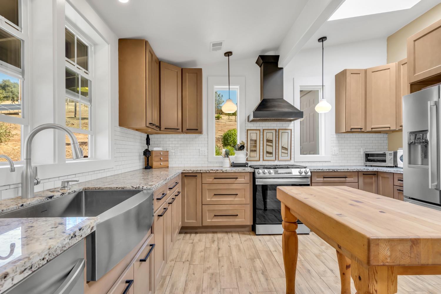 1410 Hound Hollow Road