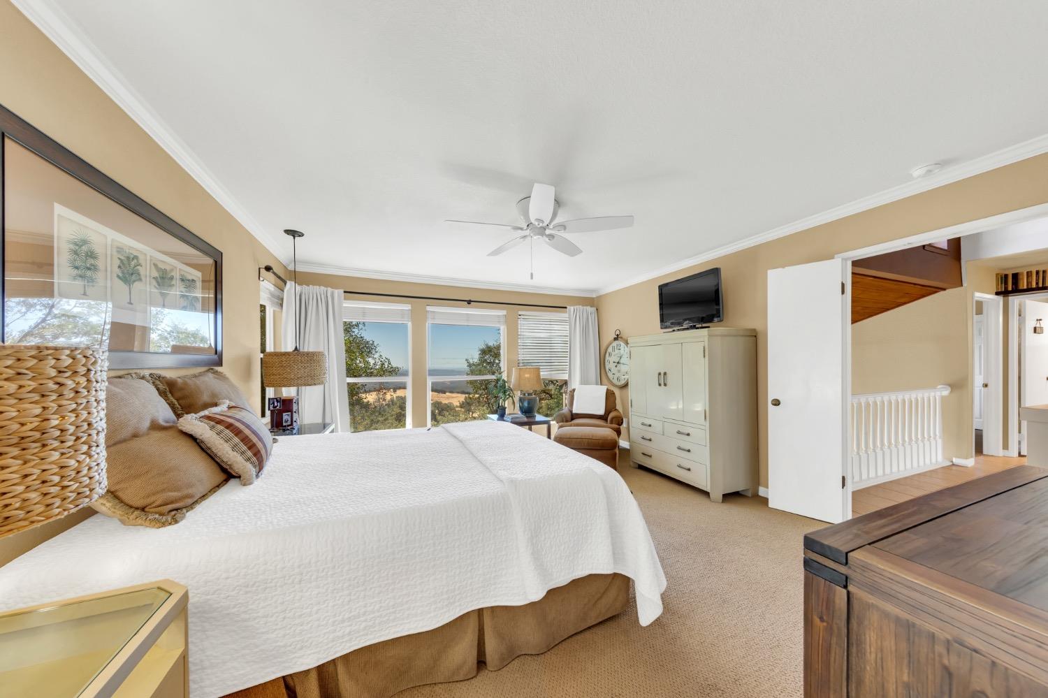 1410 Hound Hollow Road