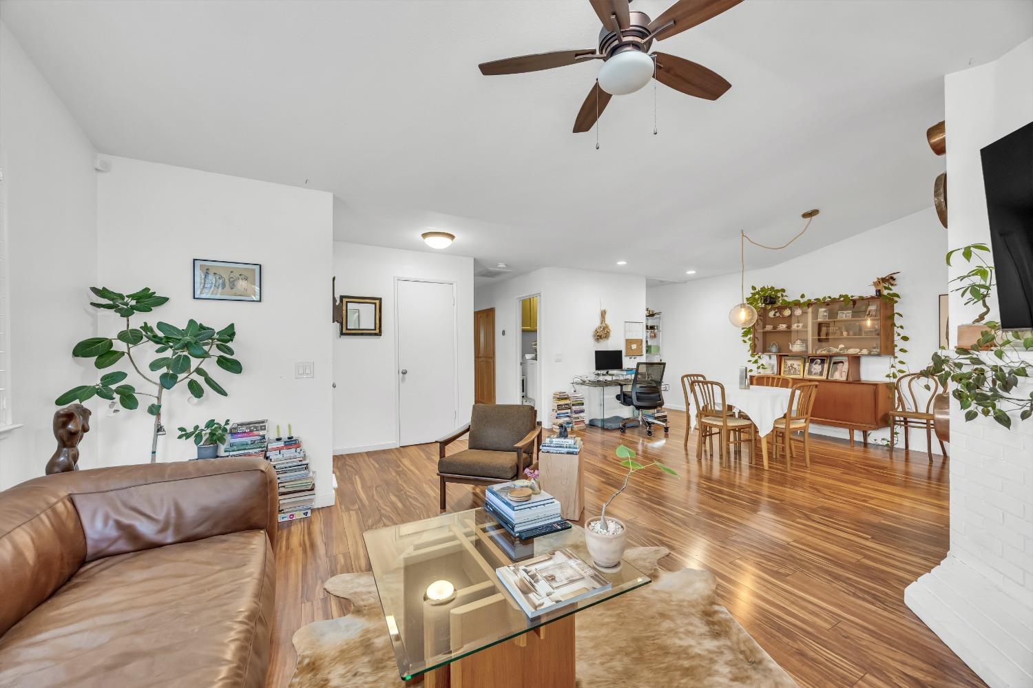 6068 Peoria Drive