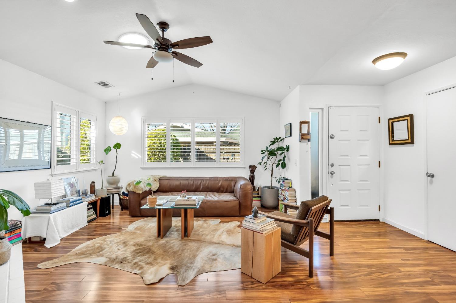 6068 Peoria Drive
