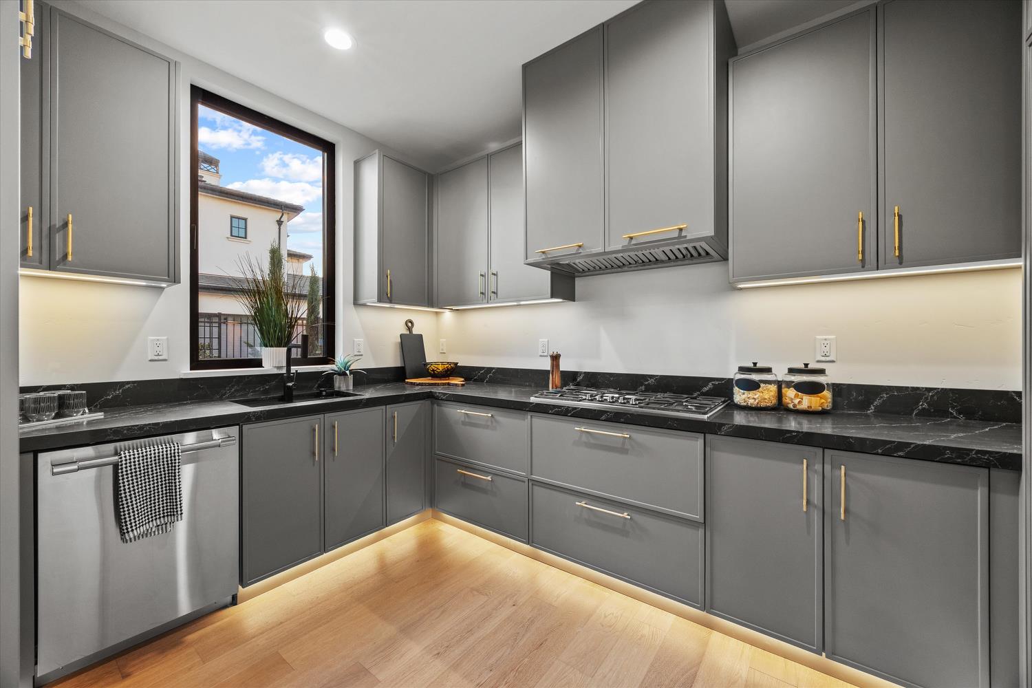 3516 Vista De Madera