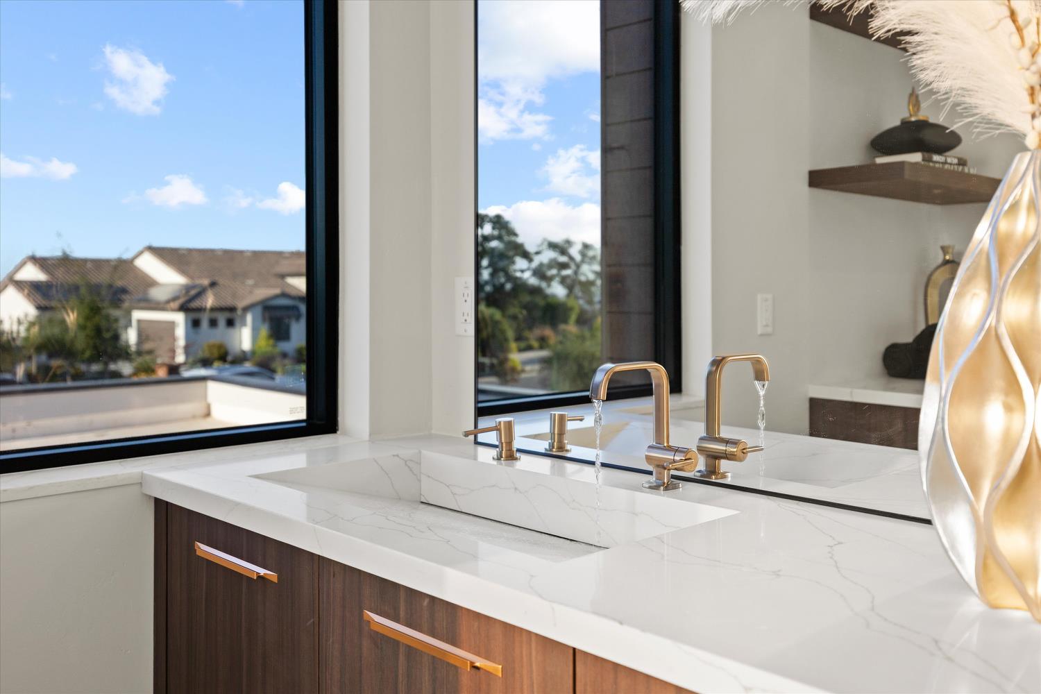 3516 Vista De Madera