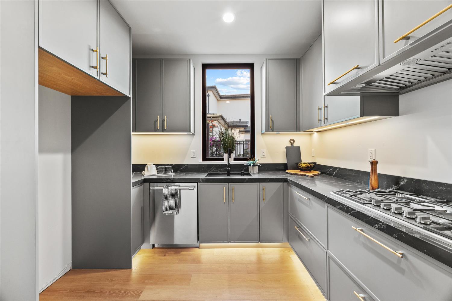 3516 Vista De Madera