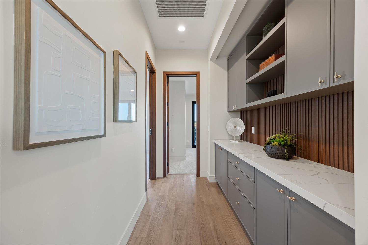 3516 Vista De Madera