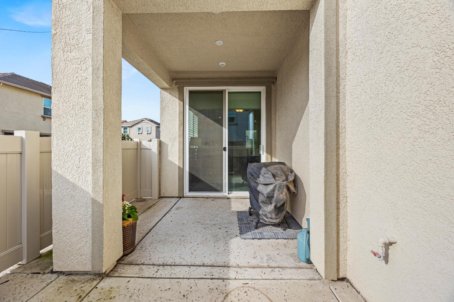 1048 Knox