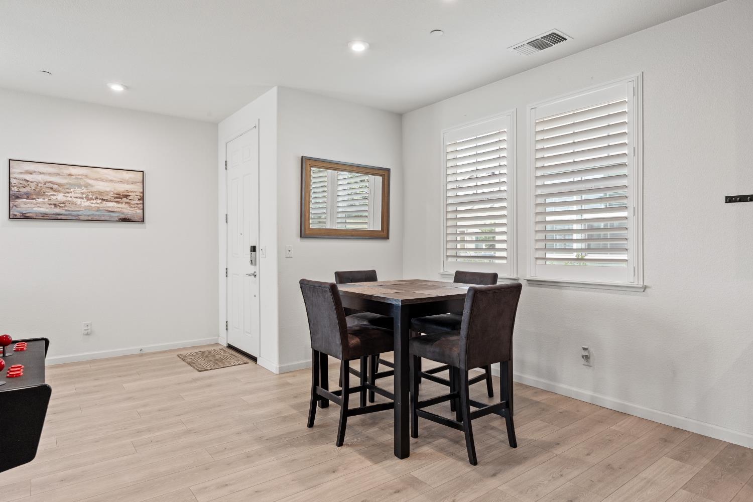 1048 Knox