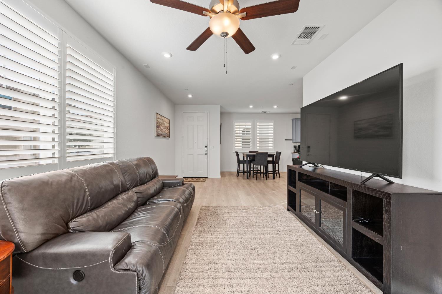 1048 Knox