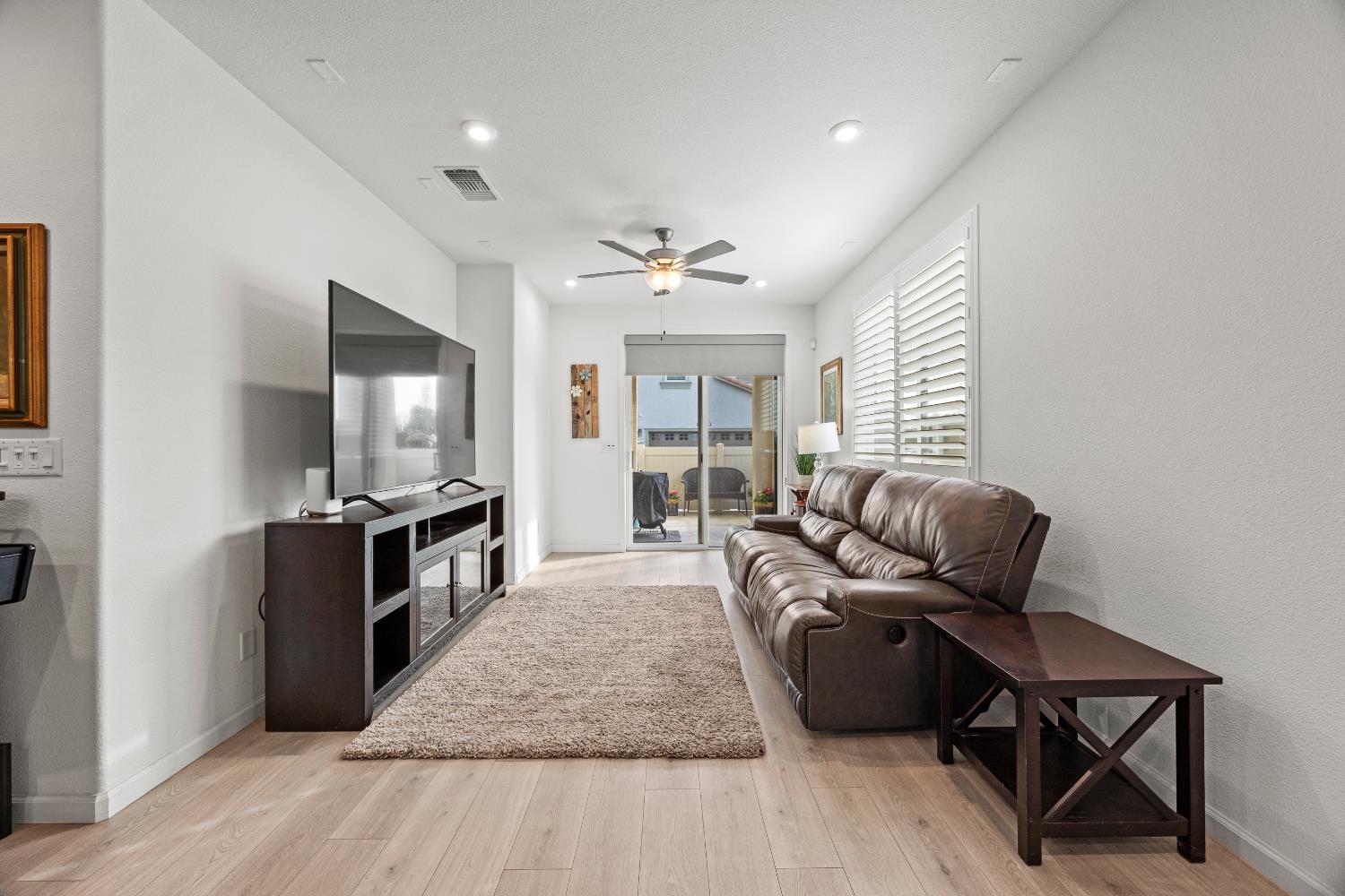 1048 Knox