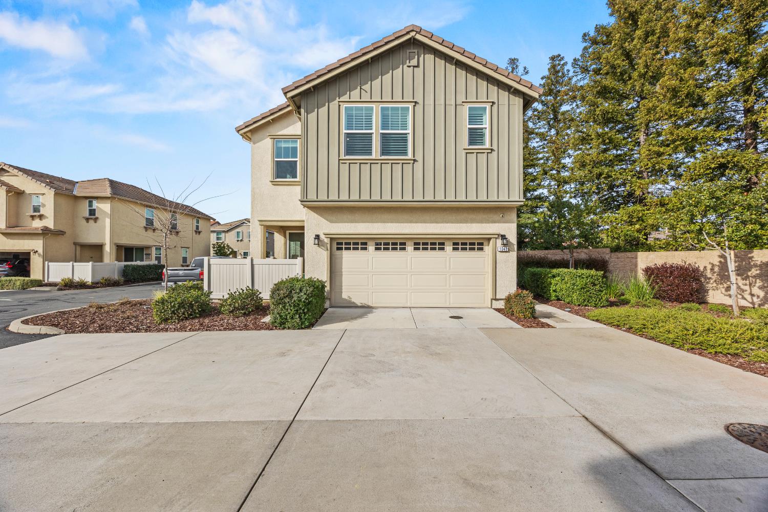 1048 Knox