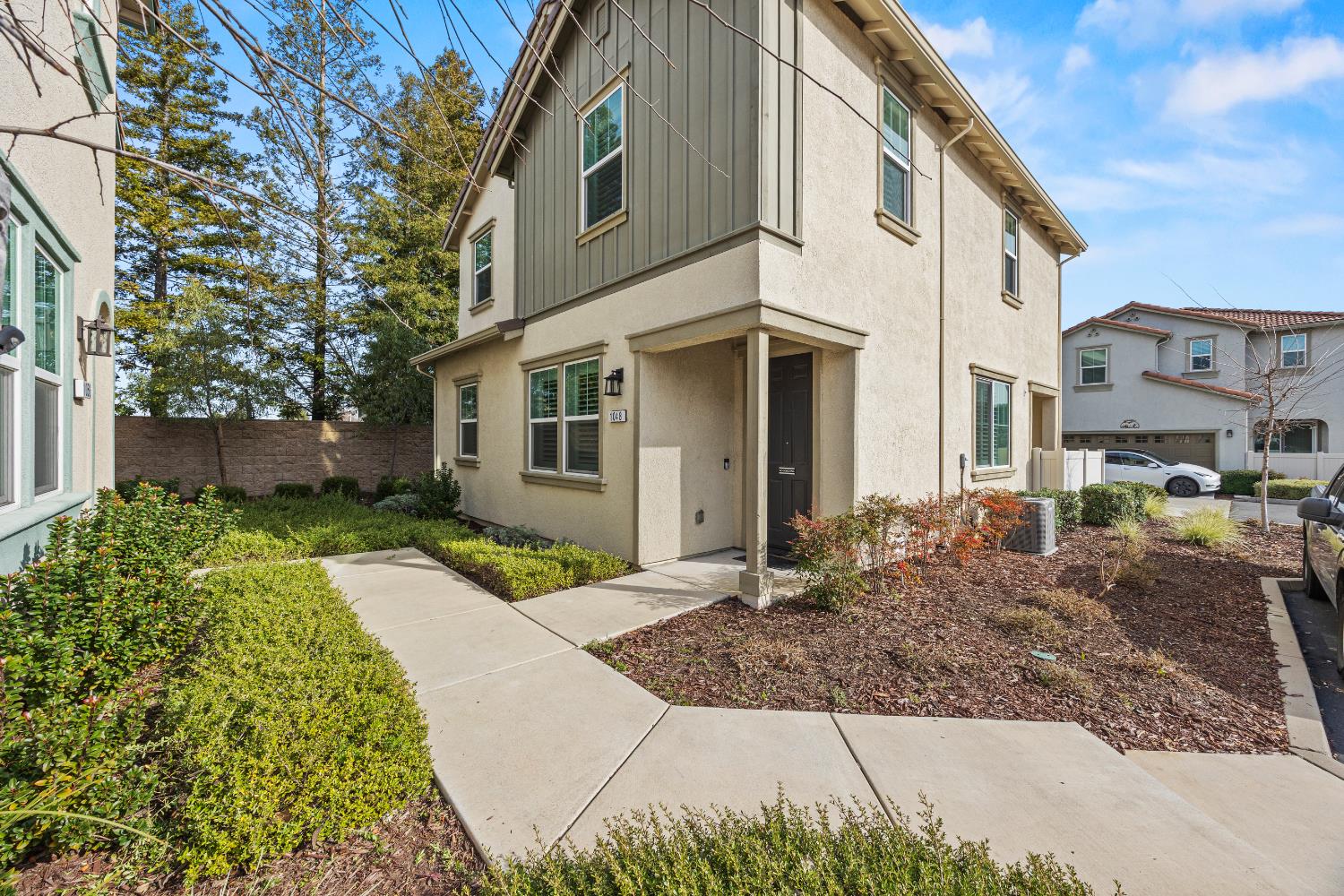 1048 Knox