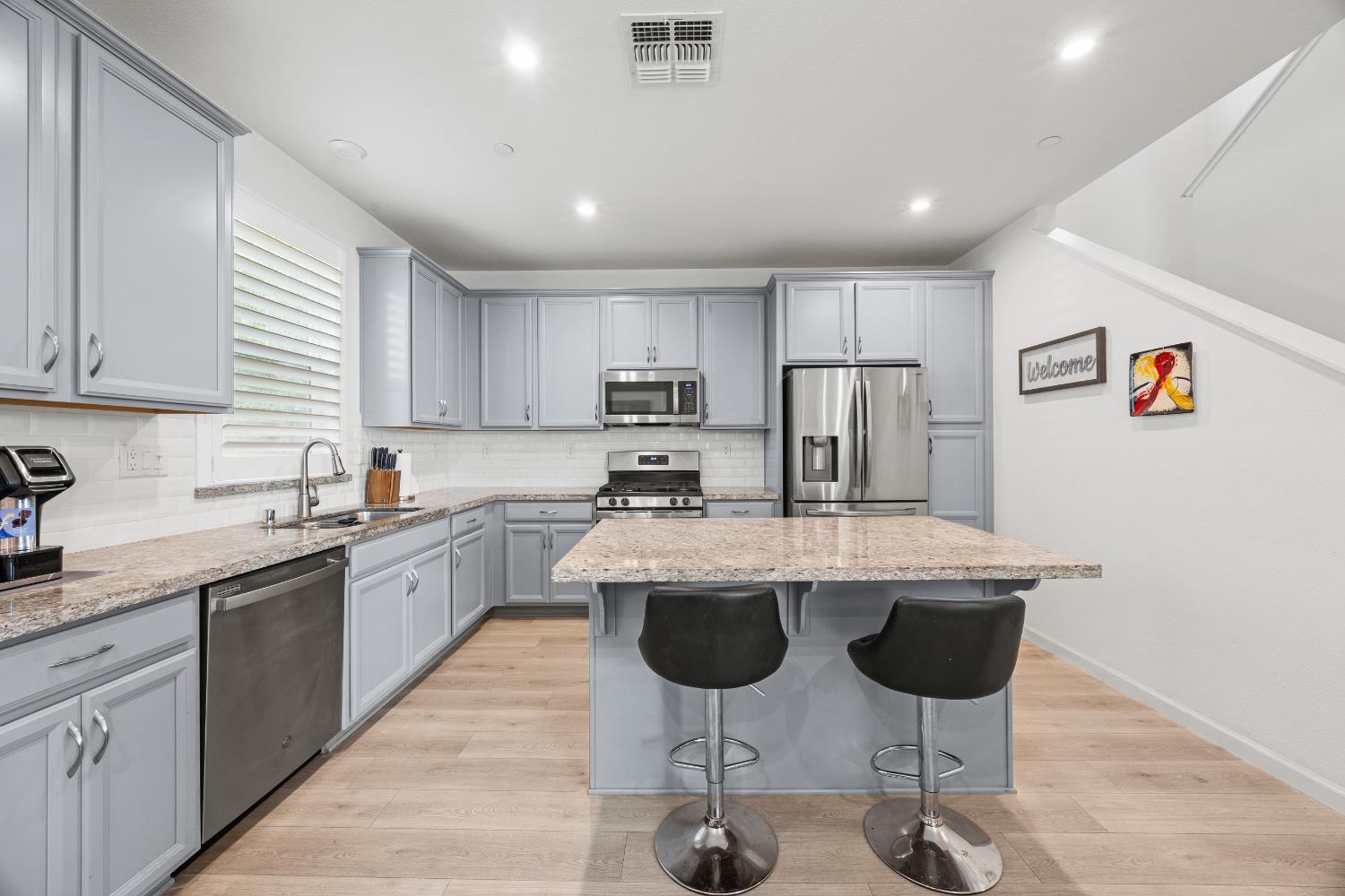 1048 Knox