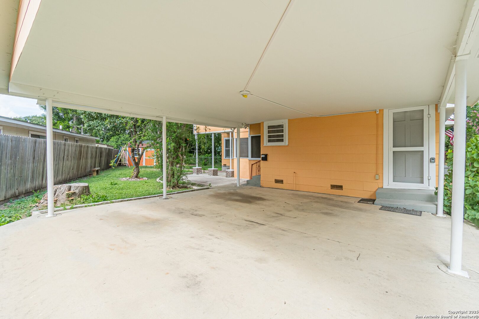 416 ALEXANDER HAMILTON DR