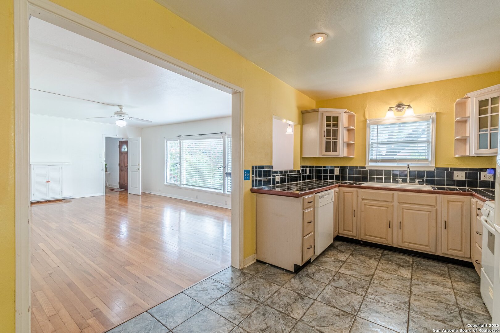 416 ALEXANDER HAMILTON DR