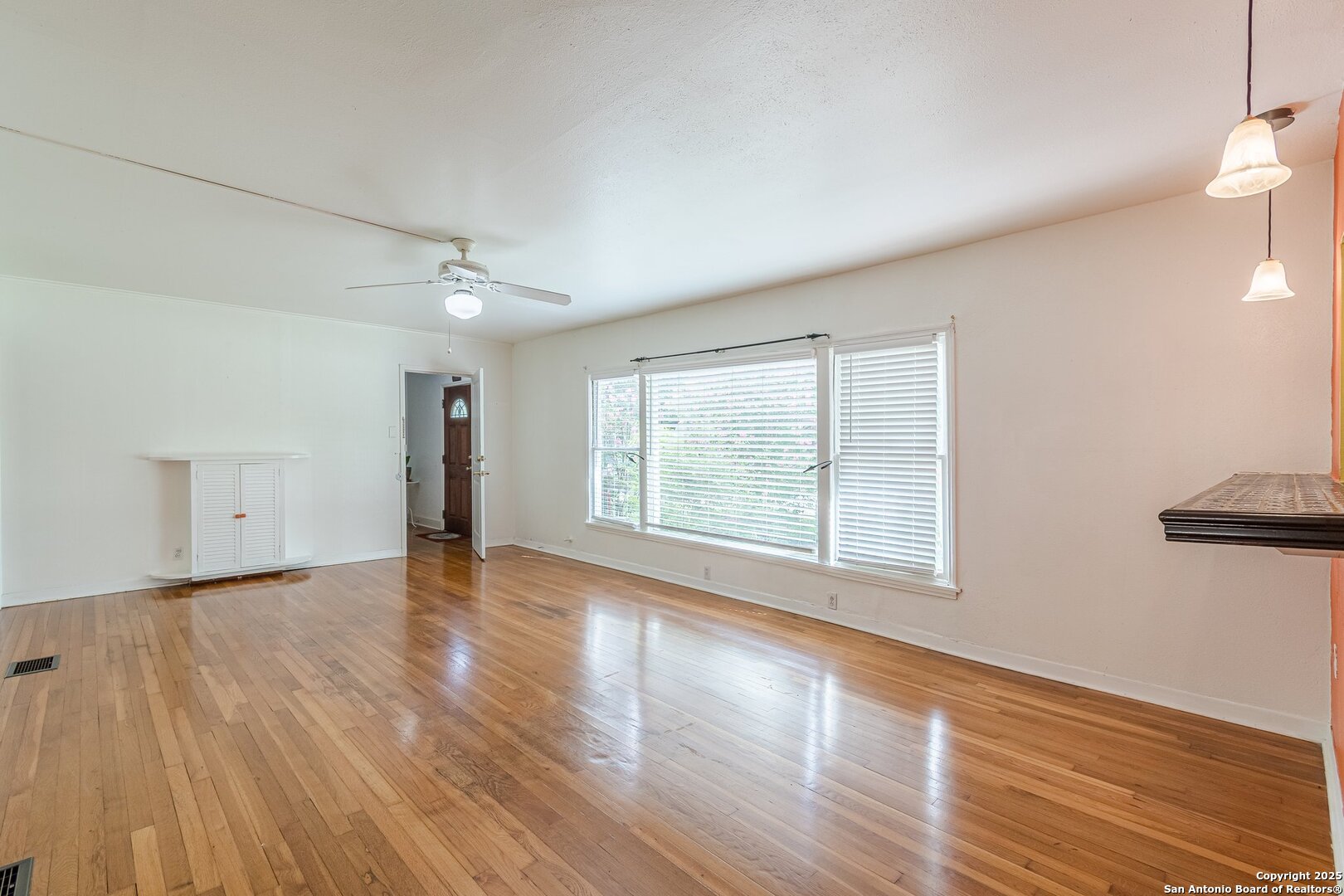 416 ALEXANDER HAMILTON DR