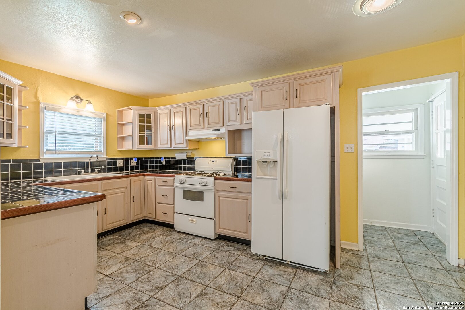 416 ALEXANDER HAMILTON DR