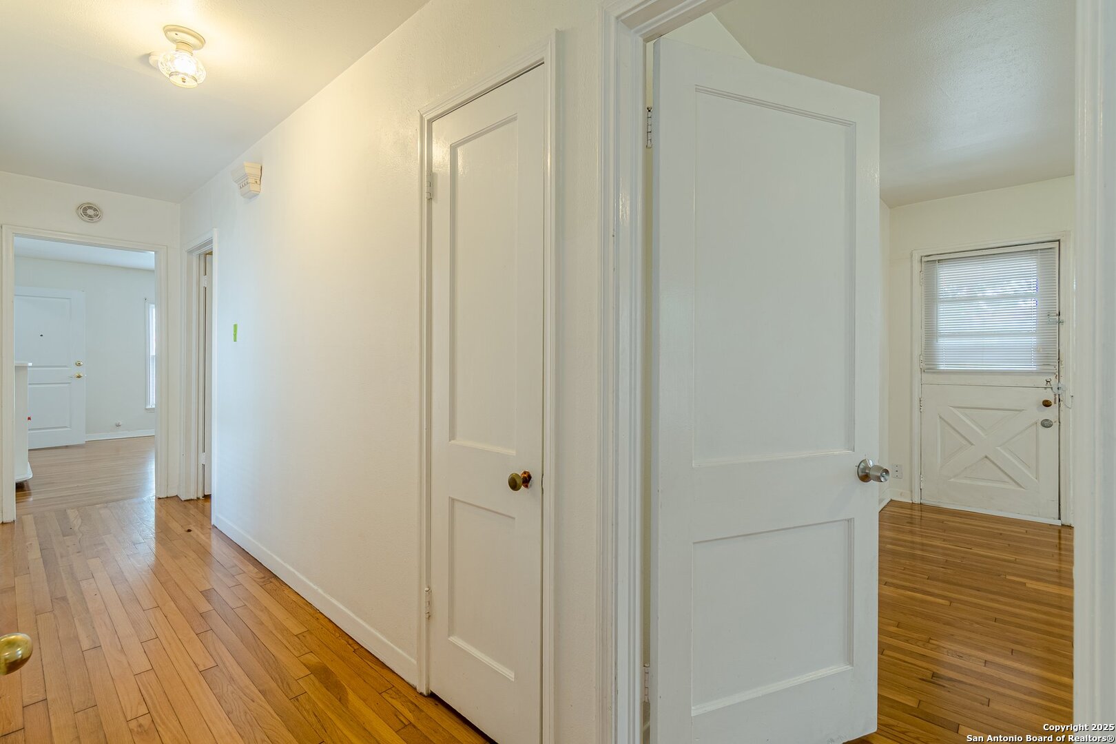 416 ALEXANDER HAMILTON DR