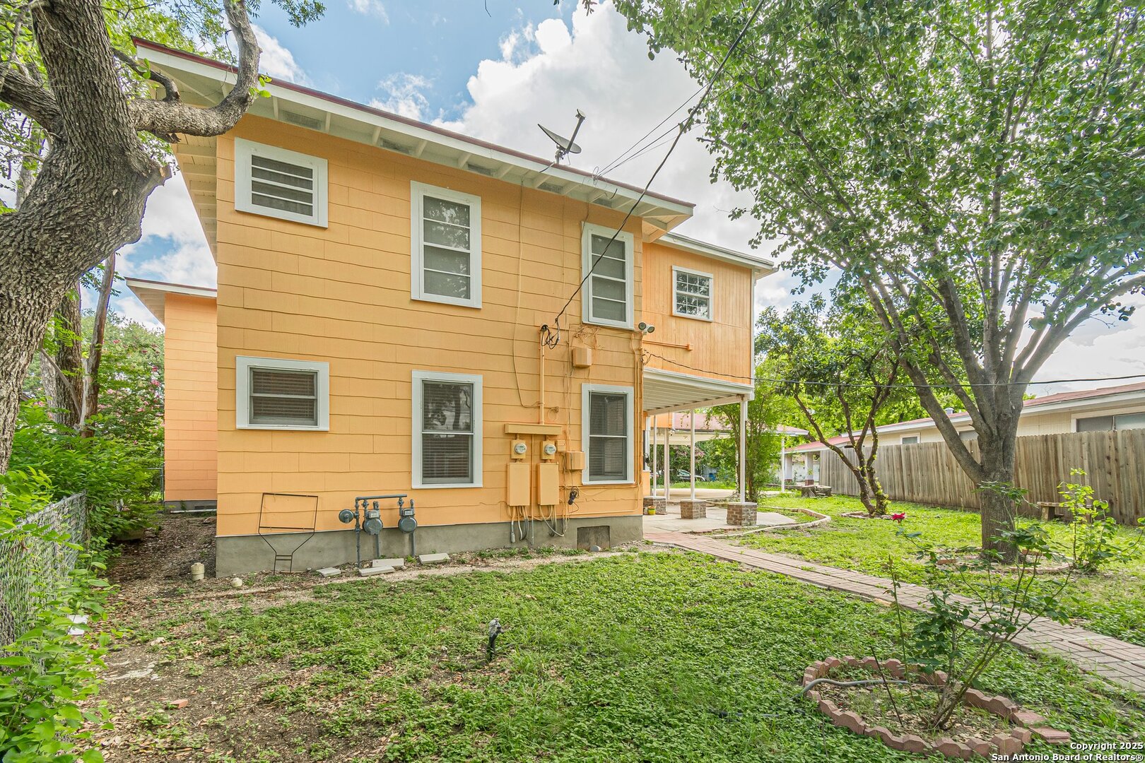 416 ALEXANDER HAMILTON DR