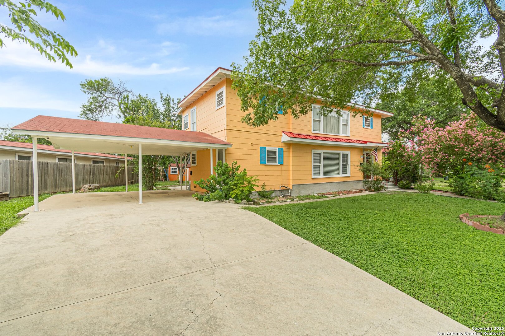 416 ALEXANDER HAMILTON DR