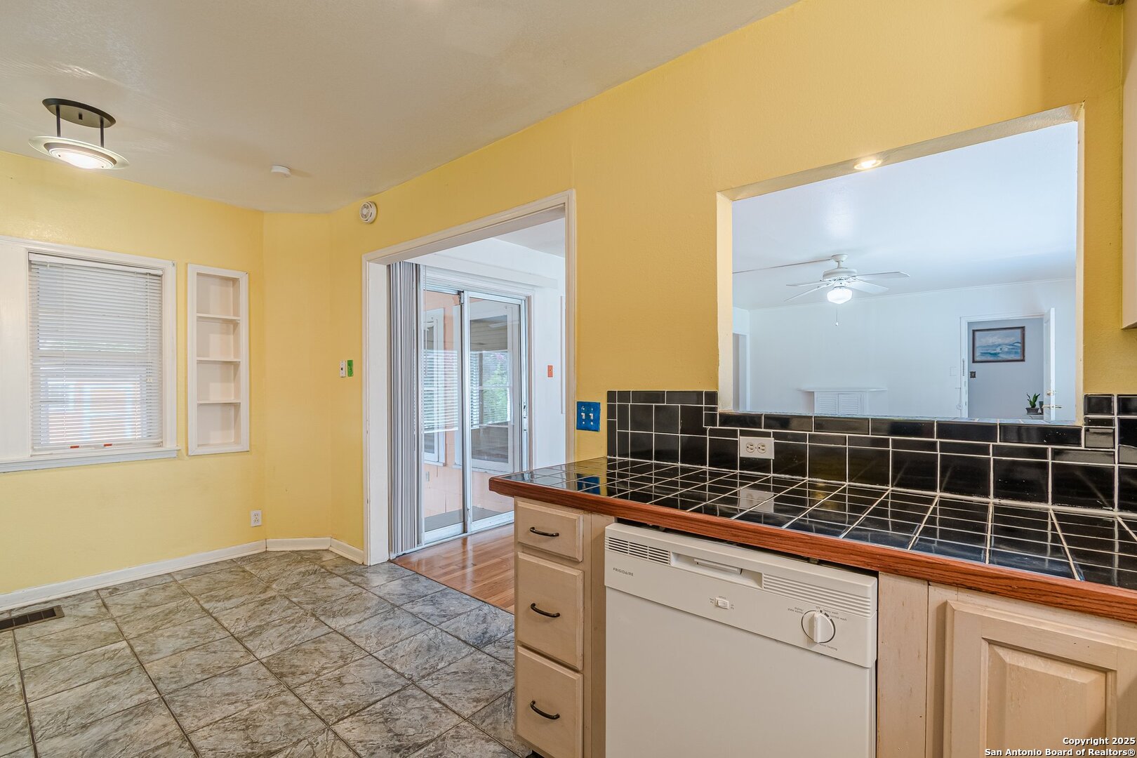 416 ALEXANDER HAMILTON DR